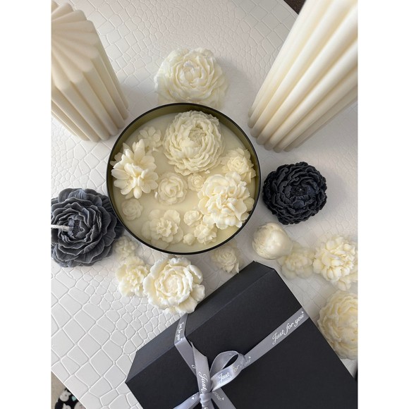 Flower Candle 12oz 3 wicks Custom Scent  Gift Container SoyWax Candle  HomeDecor - Picture 4 of 8